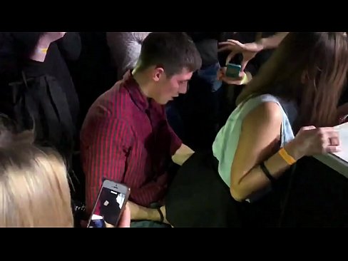 ❤️ Sess reali f'nightclub Russu. Tfajla Russa ta’ 18-il sena fl-anus u l-vaġina fucked f’nightclub ☑ Vidjo porn lilna mt.villagesexvideos.ru ﹏